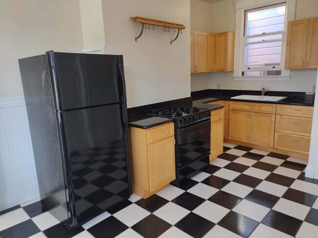 Eat-In Kitchen - 70 Sycamore Street