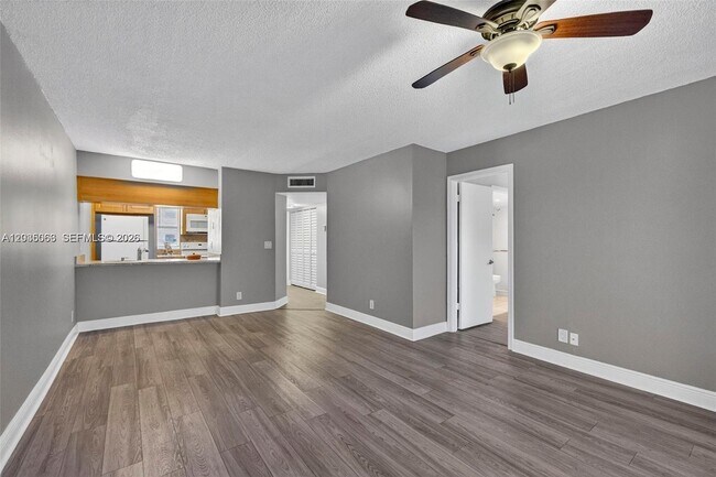 Building Photo - 908 Twin Lakes Dr