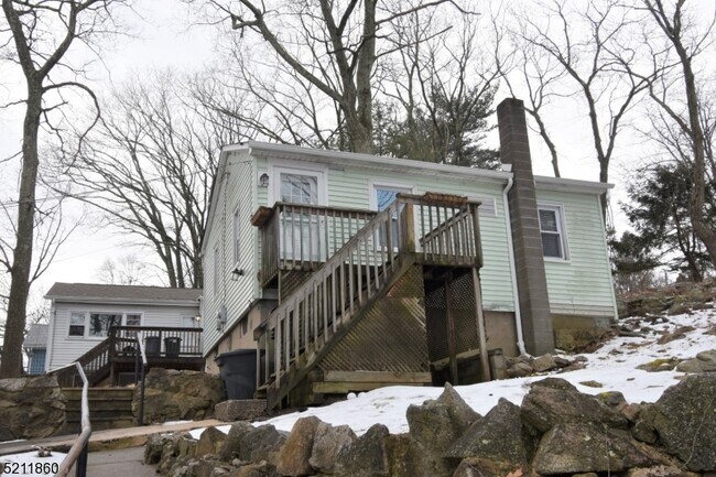 Foto del edificio - 18 Jefferson Trail