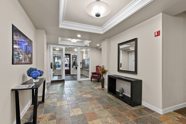 Building Photo - 1Bd/1Ba Kirkland Condo