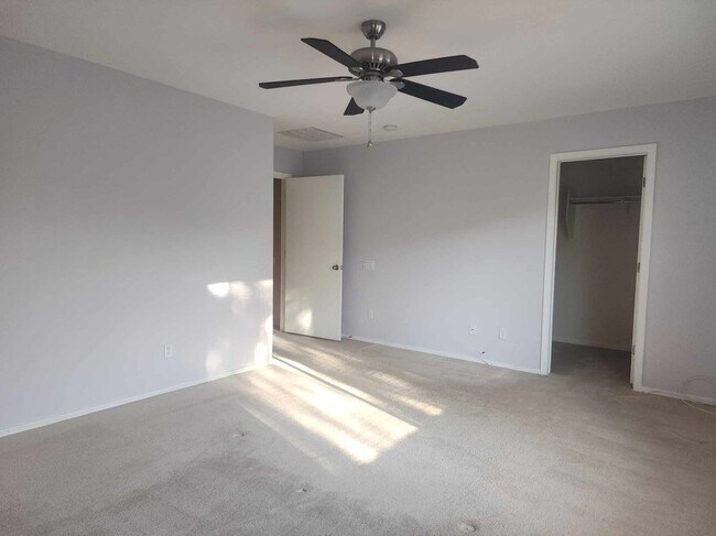 Foto del edificio - 43811 W Elizabeth Ave