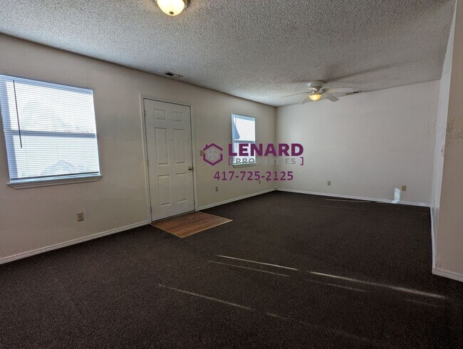 Foto del edificio - Spacious 2 Bed, 2 Bath Duplex!