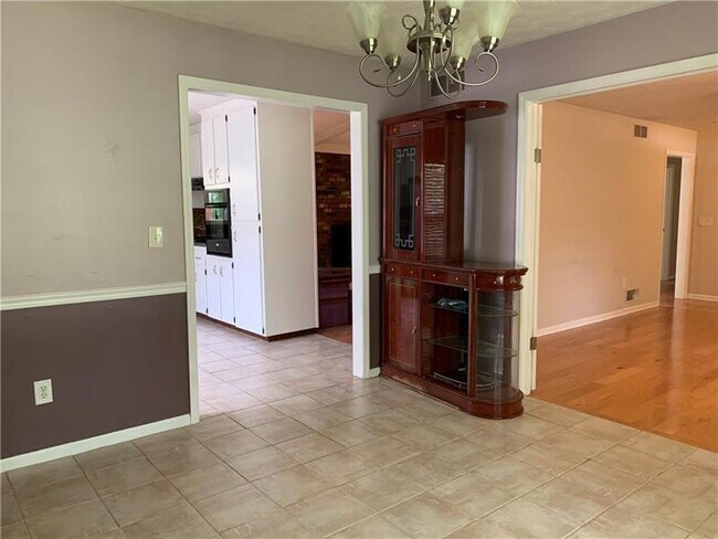 Building Photo - 2441 Hidden Hills Dr