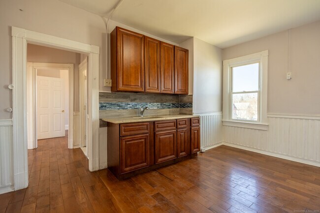 Building Photo - 118-120-120 Westland St