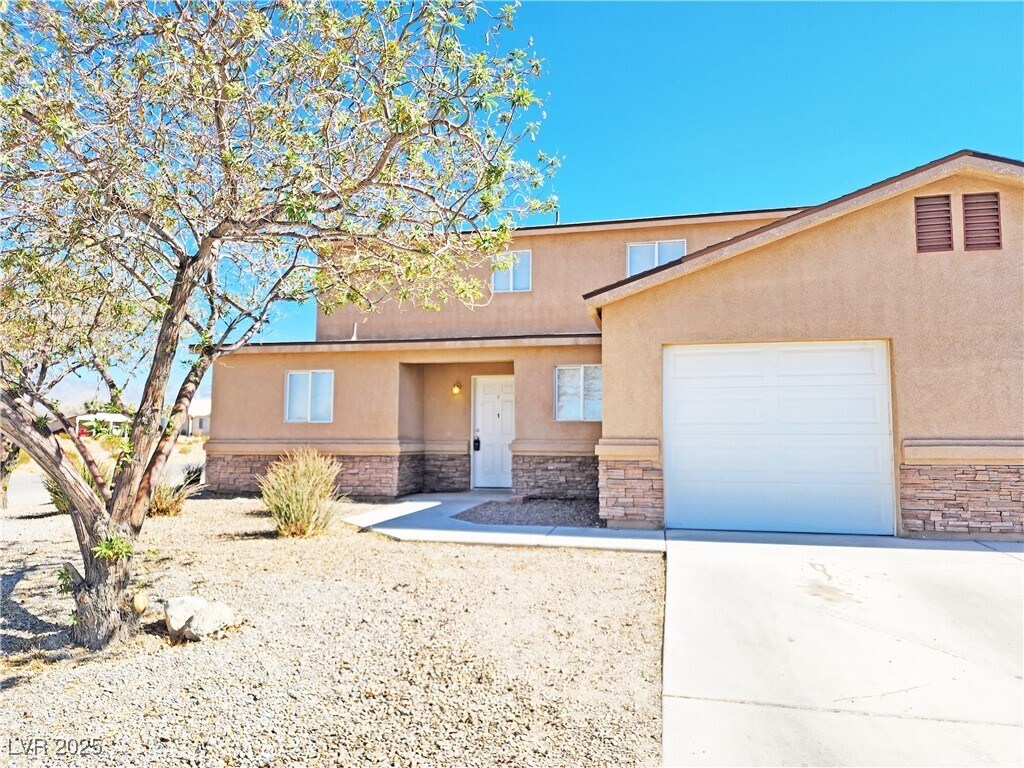 Foto principal - 1951 S Teepee Rd