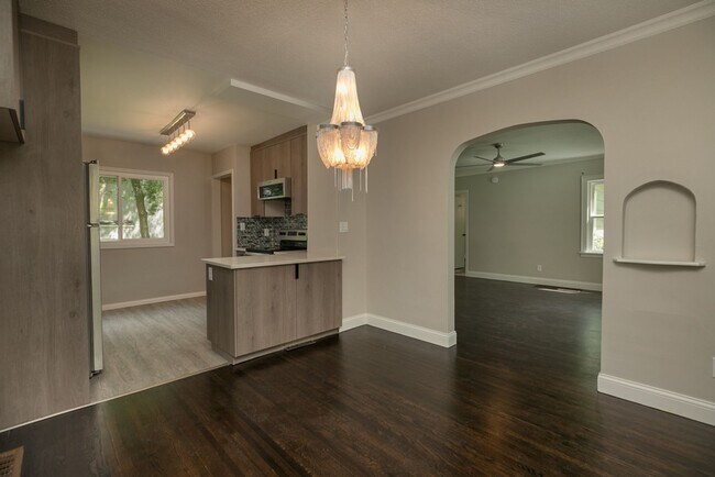 Foto del edificio - 8 18th Ave SW
