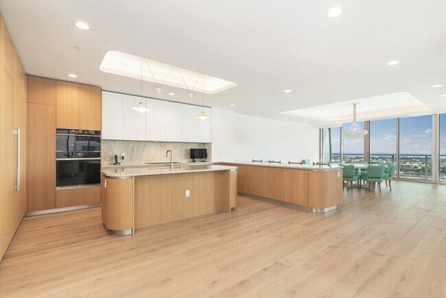 Building Photo - 1333 S Flagler Dr