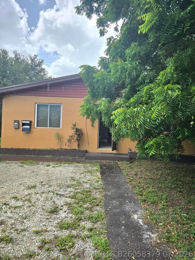 Building Photo - 305 SW 14th St