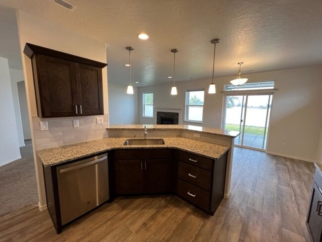 Building Photo - First Month's Rent Free!