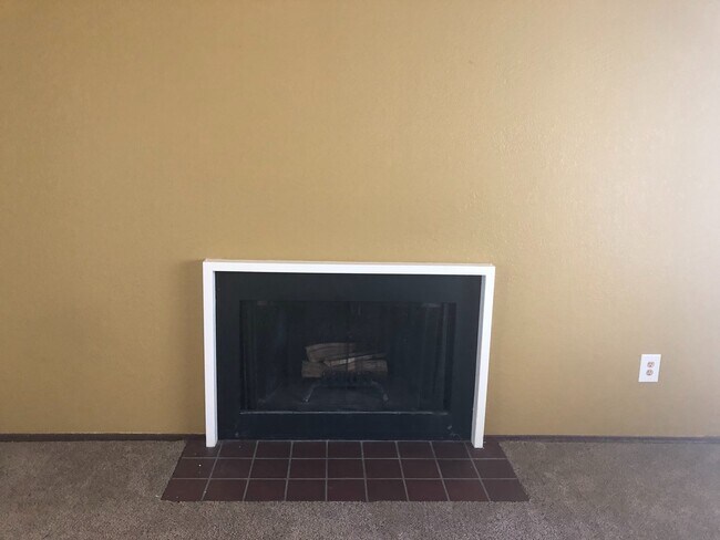 Foto del edificio - 3336 HARTFORD AVE., FAIRFIELD