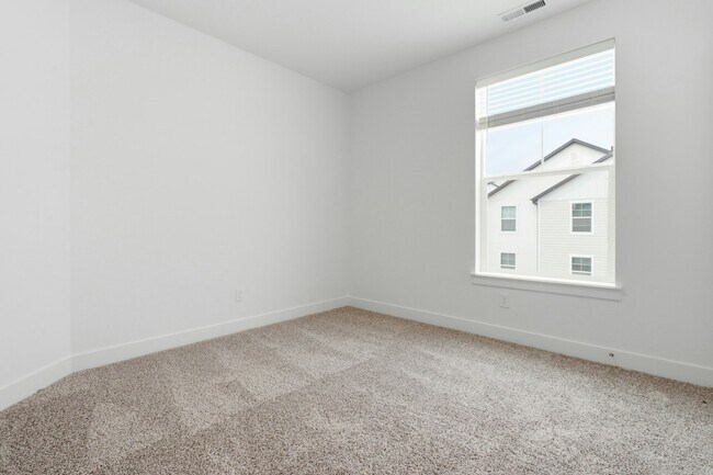 Building Photo - 882 Coulsen Dr