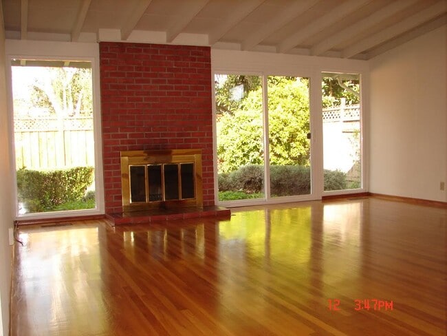 Building Photo - 3635 Lupine Ave