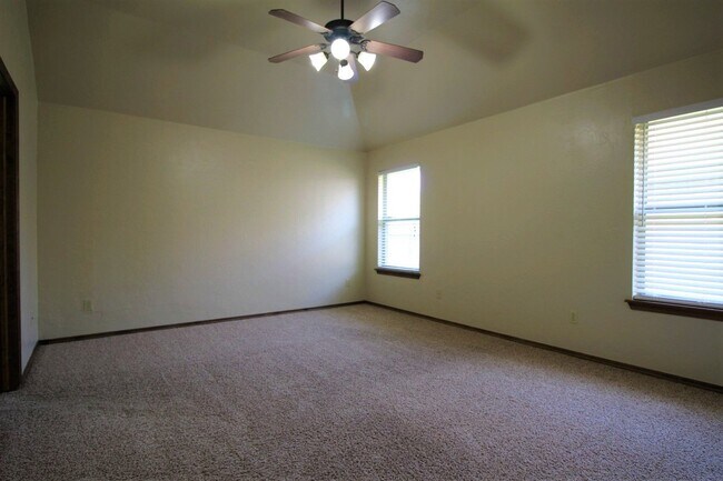 Foto del edificio - Gorgeous 4 Bed 2 Bath in Gated Community