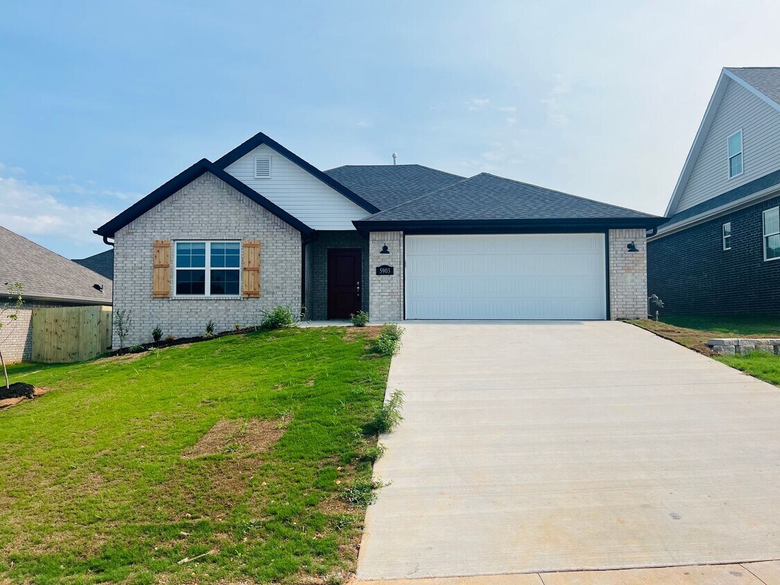 Primary Photo - 3 bed 2 bath in Bentonville