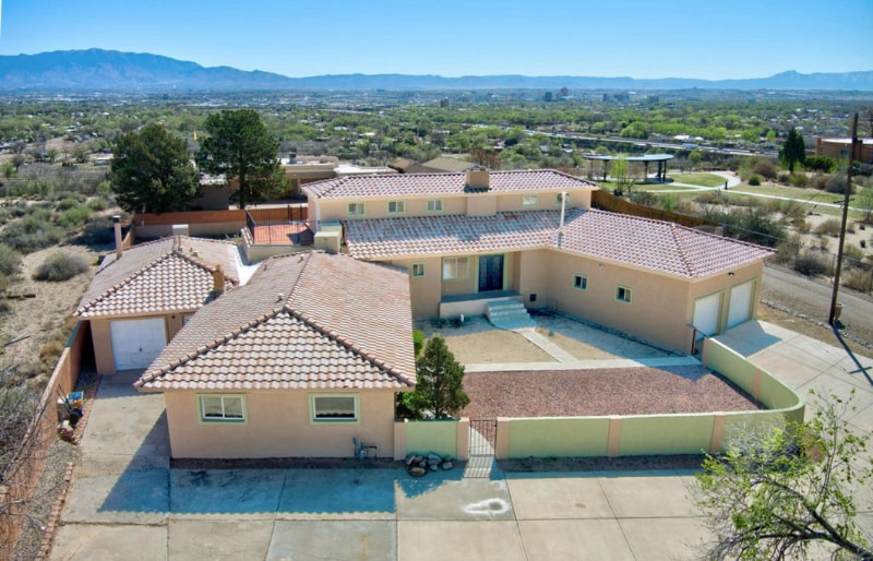 Primary Photo - 2424 Vista Grande Dr NW