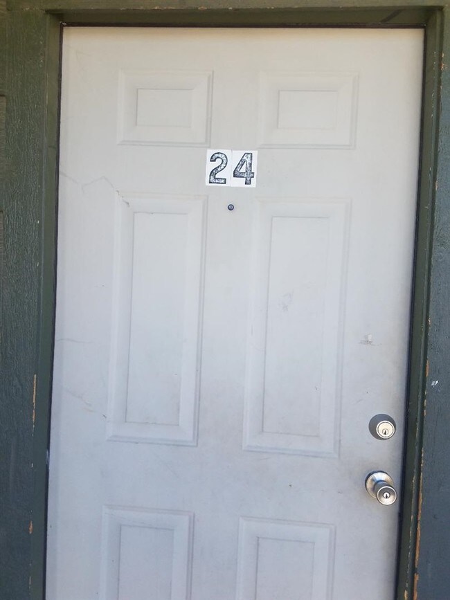 Building Photo - 606 Gale St