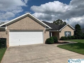 Building Photo - 211 Forrest Oak Ln