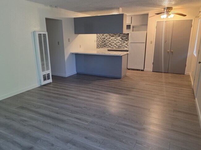 Sala de estar/cocina - 614 Rancheria Dr