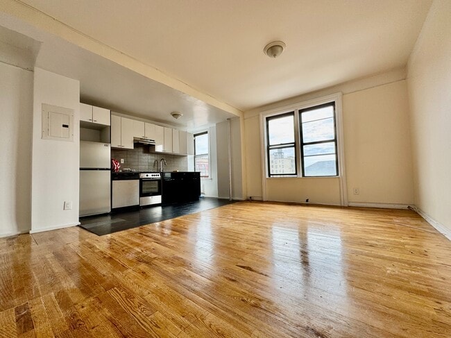 Building Photo - 500 W 140th St