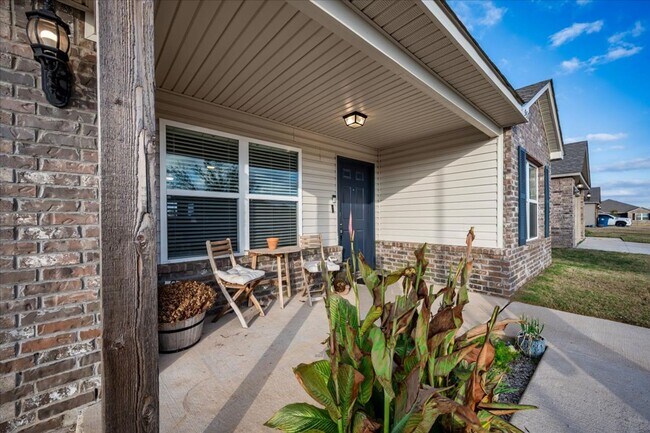 Building Photo - Beautiful 4 Bedroom Home in Newcastle!!