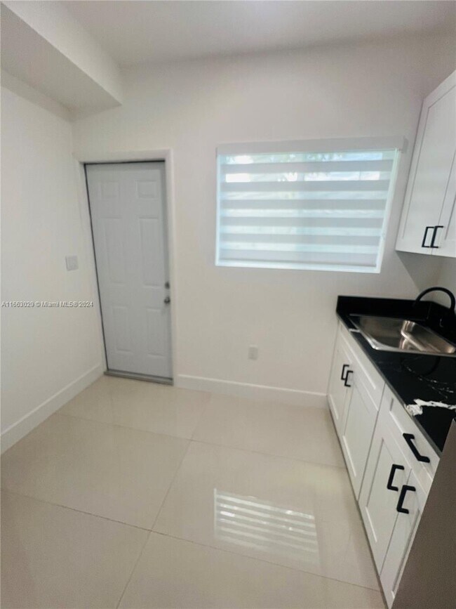 Foto del edificio - 651 SW 67th Ave