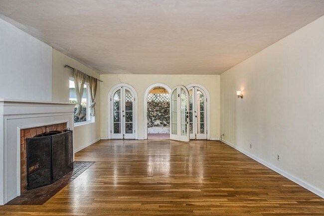 Building Photo - Charming 3 bed/2 bath home in Bixby Knolls