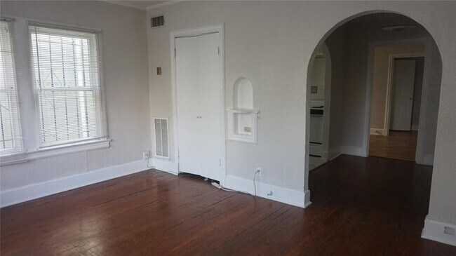 Building Photo - 4226 Wycliff Ave