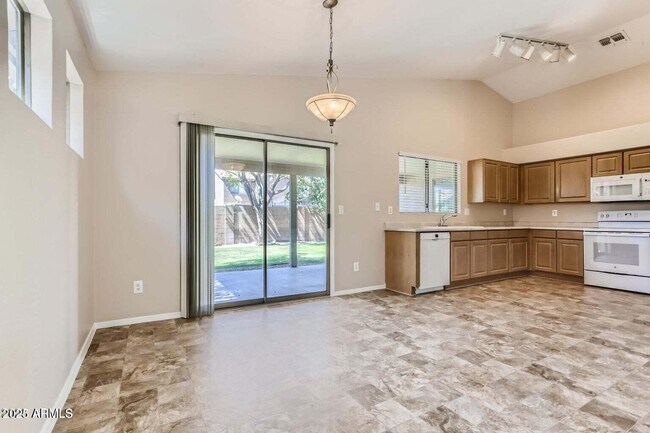 Foto del edificio - 6038 N Almanza Ln