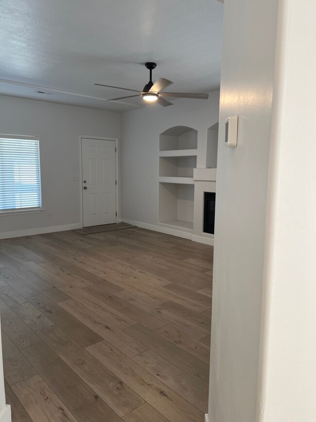 Living room - 1411 E 6175 S