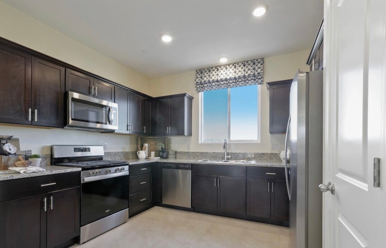 Kitchen new appliances - 4217 Berryesa Ave