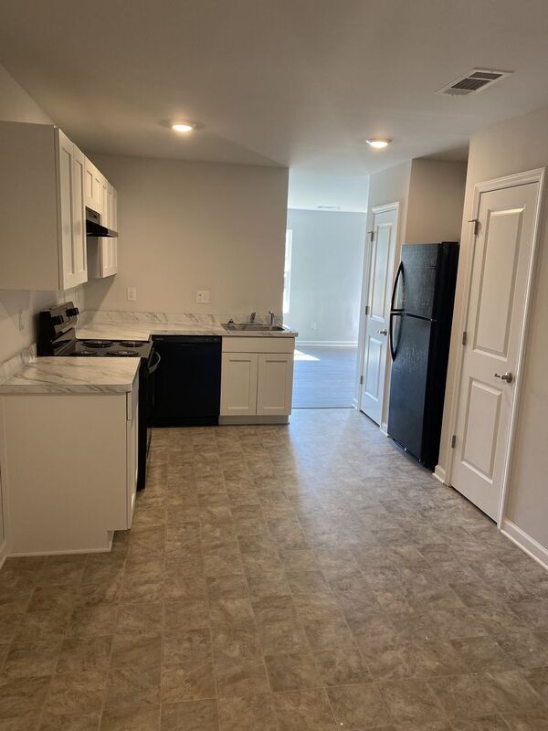 Building Photo - 473 Elles Wy