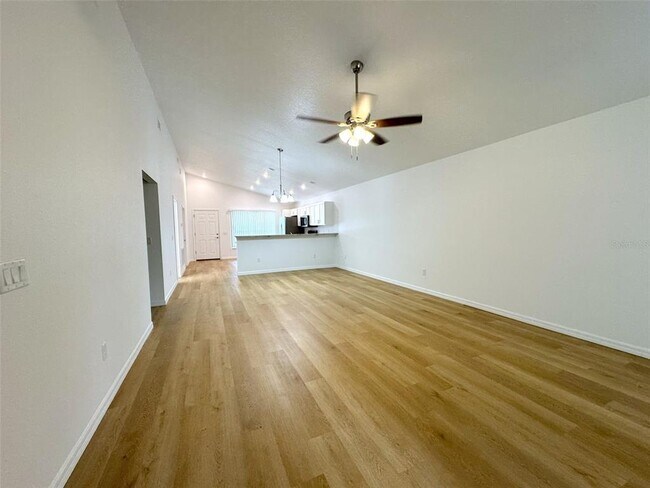 Foto del edificio - 908 Columbia Ln