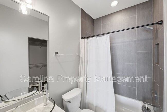Building Photo - 919 Westbrook Dr