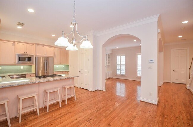 Foto del edificio - 2418 Quenby St