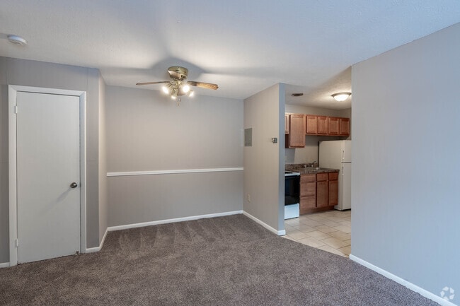 1BR, 1BA - 554SF - Dining Area - Kensington Club Apartments