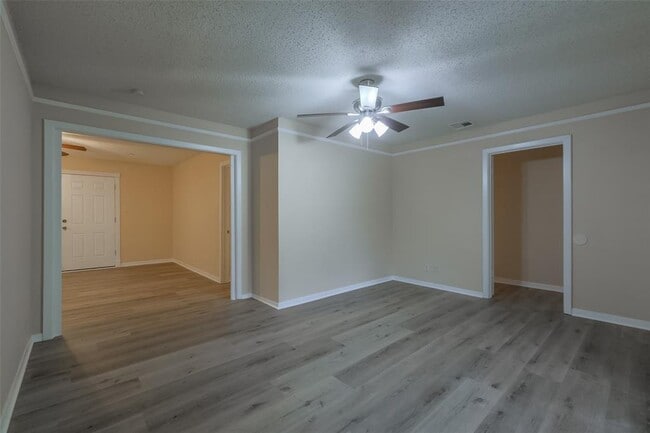 Building Photo - 7413 Heilig Rd
