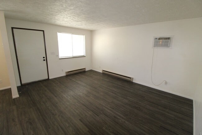 Building Photo - 725 W Carlisle Ave