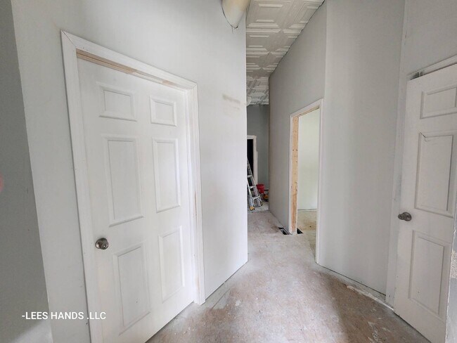Building Photo - 3360 Maple St