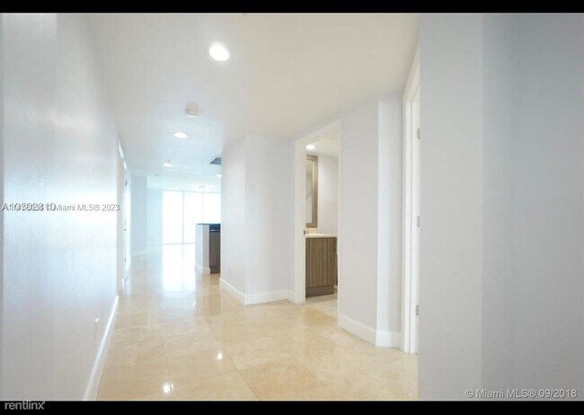 Foto del edificio - 3 br, 3 bath House - 14951 Royal Oaks Ln A...