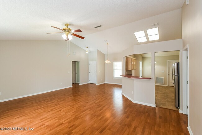 Foto del edificio - 605 Abbey Ct