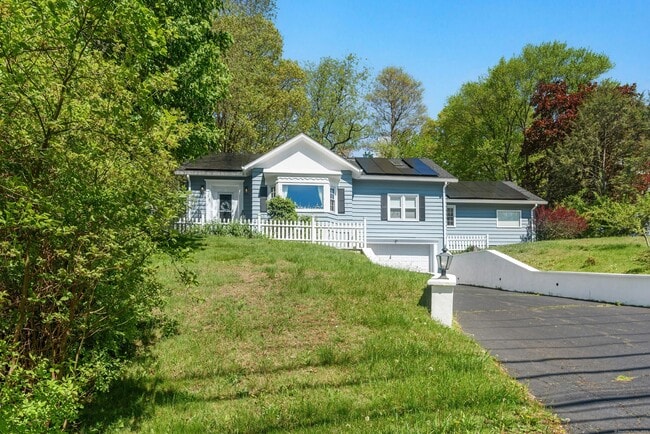 Building Photo - 564 Fairfield Woods Rd