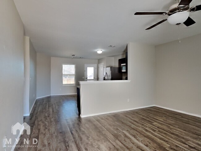 Building Photo - 1104 N Pheasant Way