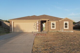 Building Photo - 3505 Moline Cir