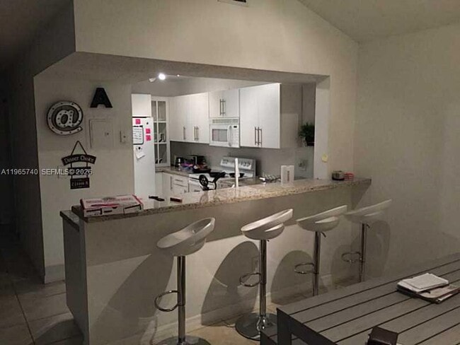 Foto del edificio - 18850 NW 57th Ave