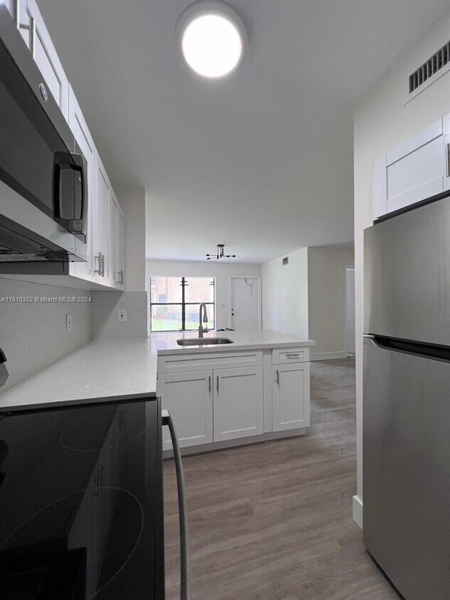 Foto del edificio - 2685 W 66th St