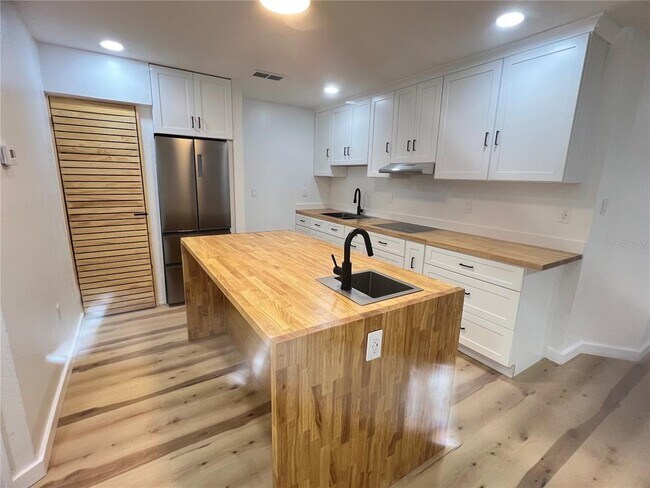 Foto del edificio - 3205 Sabal Palms Ct