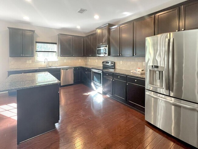 Building Photo - 802 Whitfield Oak Way NE
