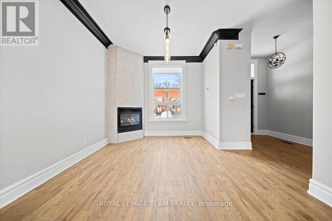 Building Photo - 132 Elm St