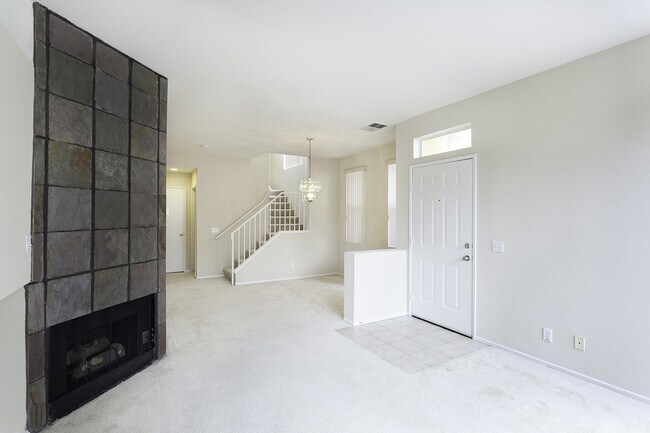 Photo - Spacious 4 Bedroom House in Emerald Village