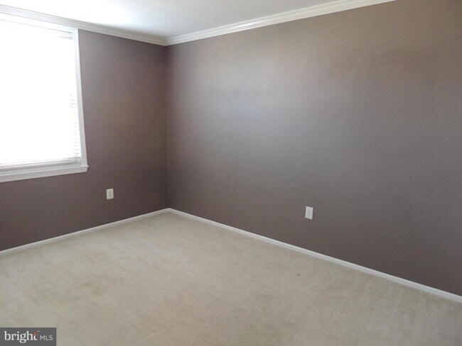 Foto del edificio - 1401 Key Pkwy
